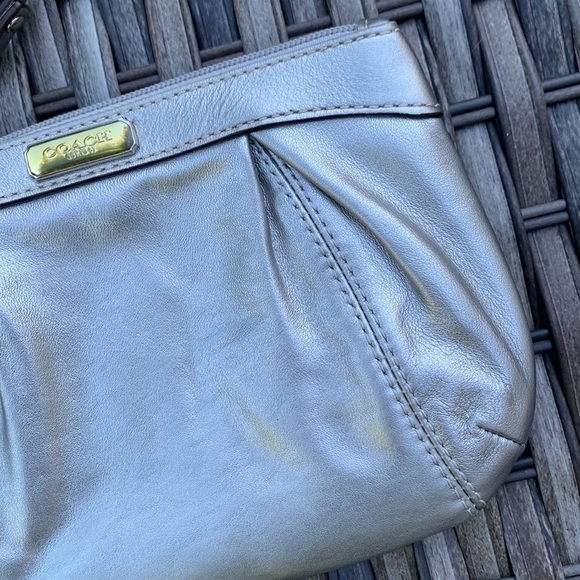 Coach Silver/Pewter Leather Pleated Medium Wristlet - Picture 3 of 16